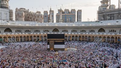 أصوات المبتهلين تطير بالقلوب إلى الأراضي المقدسة.. طه الفشني صوت يُلبِّي من عرفات.. ونصر الدين طوبار يحاكي مشهد البكاء والرجاء