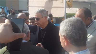 محافظ الإسكندرية يتفقد سوق اليوم الواحد للمزارعين والمنتجات الغذائية بمنطقة سيدى جابر (فيديو وصور)