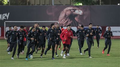 على رأسهم أكرم توفيق، بدلاء الأهلي لمواجهة البنك في الدوري