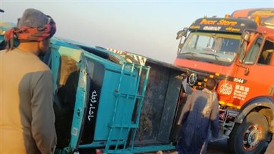 إصابة 16 عاملا فى حادث انقلاب سيارة بطريق أسيوط الصحراوى الغربى