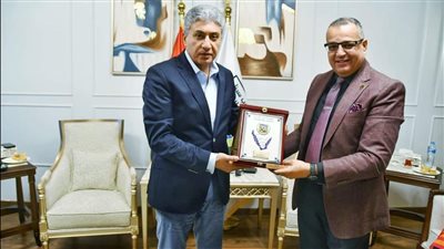 محافظ جنوب سيناء يبحث مع وزير السياحة سبل تعزيز التعاون المشترك