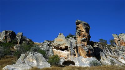فك رموز نقش محفور على تمثال من عهد ملك أسطوري كان 