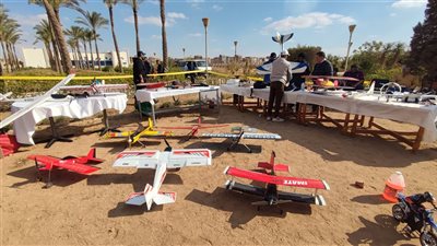 المعهد التكنولوجي بالعاشر ينظم فعاليات مهرجان الرياضات الجوية 