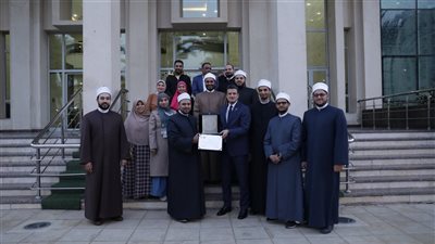 وحدة «لم الشمل» بالأزهر تفوز بجائزة التميز الحكومي العربي.. أنشأتها المشيخة في 2018 لرأب صدع الأسرة المصرية.. نجحت في حل أكثر من 185 ألف نزاع.. وننشر طرق التواصل معها