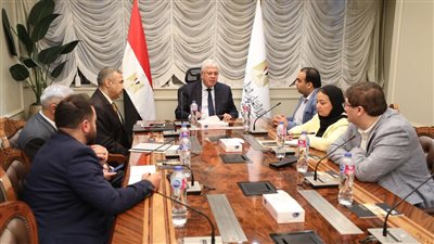 وزير التعليم العالي يكرم المهندس مصطفى السيد لحصوله على البرونزية بمجال الطاقة