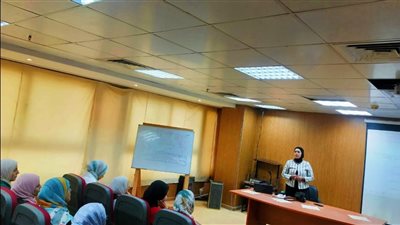 فرع القليوبية للتأمين الصحي ينظم برنامجًا تدريبيًّا لفنيين المعامل