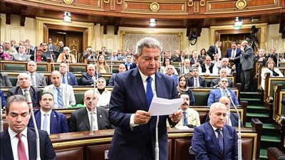 خالد عبد العزيز يؤدي اليمين أمام النواب رئيسا للمجلس الأعلى للإعلام