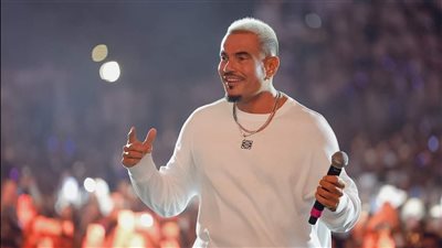 بحضور جماهيري كبير، 12 صورة ترصد حفل عمرو دياب في دبي