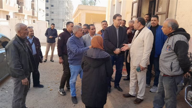 محافظة أسيوط يتابع