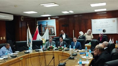 رئيس جامعة بنها يترأس اجتماع مجلس إدارة المستشفيات الجامعية 