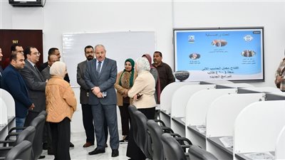 رئيس جامعة القناة يفتتح معملا جديدا بكلية التجارة لخدمة طلاب برنامج BIS(صور) 