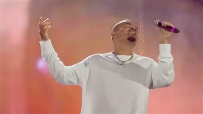 عمرو دياب يعيد ذكرى نجاح 