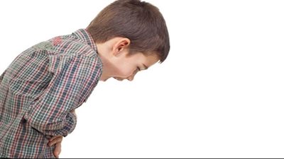 استشاري يحذر من تقديم المشروبات الغازية للطفل أثناء الإصابة بالنزلات المعوية 