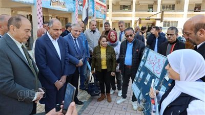 محافظ المنيا يتفقد مدرسة الثانوية بنات بملوي لمتابعة سير العملية التعليمية (صور)