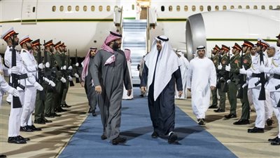 مناقشة قضايا شائكة، كواليس مباحثات رئيس الإمارات وولي العهد السعودي في قصر الروضة 