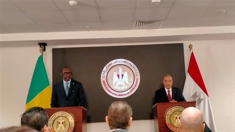 وزير الخارجية ونظيرة