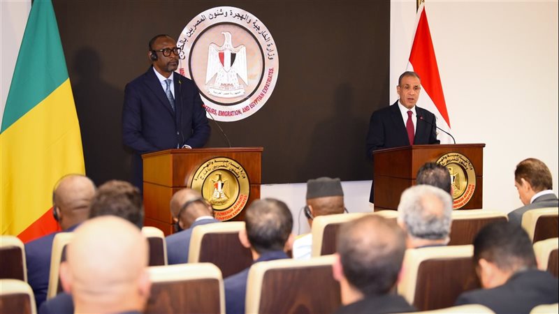 وزير الخارجية ونظيرة