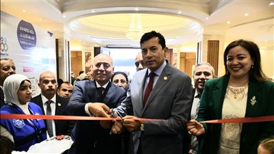 وزير الرياضة ومحافظ القاهرة يفتتحان ملتقى توظيف مصر بمركز شباب باب الشعرية