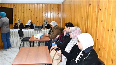 400 مستفيد من قافلة جامعة عين شمس الشاملة بكلية البنات