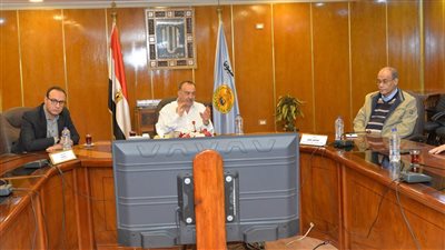 محافظ أسيوط يوجه بتنفيذ أكشاك لبيع قطع الغيار المستعملة من خردة المخازن