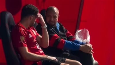 جلسة خاصة بين محمد رمضان ومصطفى شوبير قبل مران الأهلي 