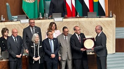 سفير تركيا بالقاهرة يتسلم درع إحياء ذكرى عائشة نور إزجي