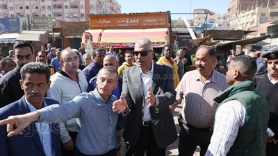 50 ألف جنيه غرامة لملاك المحلات المخالفة فى أسوان (صور)