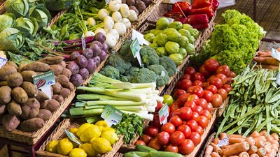 أبرزها الطماطم والبصل، ارتفاع أسعار 15 صنفًا من الخضراوات في سوق العبور