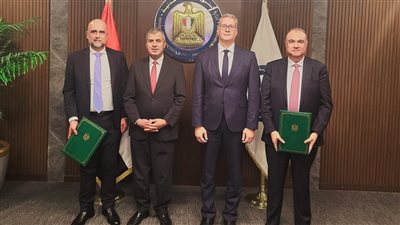 البترول توقع اتفاقا لتعظيم الاستفادة من البنية التحتية لاستقبال الغاز المسال لخدمة الأردن