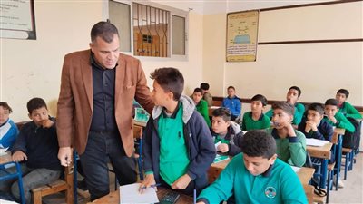 وكيل التعليم بدمياط يتفقد امتحانات شهر نوفمبر بمدارس الزرقا 