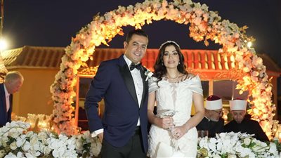 على أنغام مصطفى قمر وكاريكا، الإعلامية ريهام عياد تحتفل بزفافها 