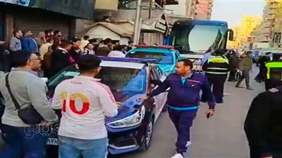 جماهير الزمالك تدعم فرسان النادي الأبيض أمام فندق الإقامة بالغربية (فيديو)