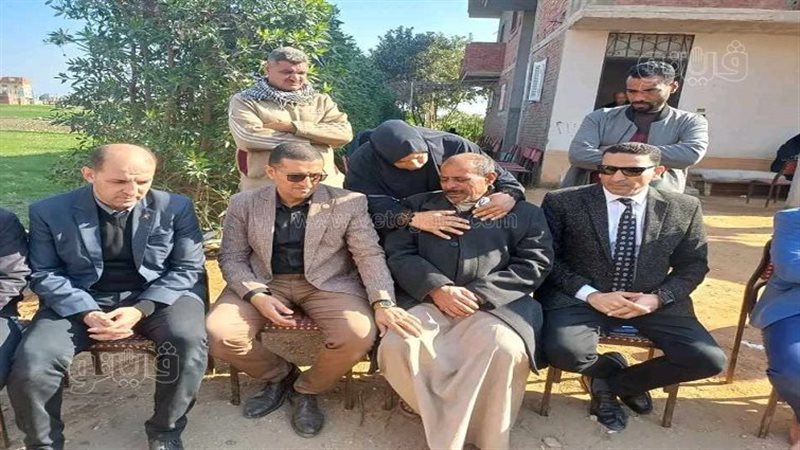 عبد العظيم يقدم واجب