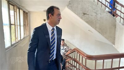 وصول أحمد مرتضى منصور لمحكمة الجيزة للدفاع عن المخرج عمر زهران (صور)