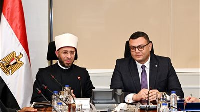 وزيرا الإسكان والأوقاف يناقشان عددًا من الموضوعات المشتركة بين الوزارتين