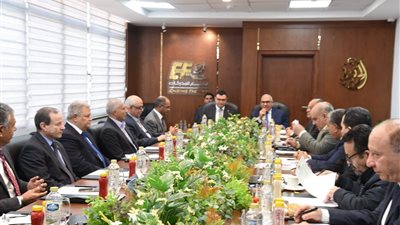 وزير الإسكان ورئيس هيئة التصنيع يبحثان التعاون لإنتاج المهام الكهروميكانيكية لمشروعات المياه والصرف