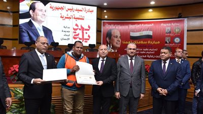 جبران يُسلم عقود عمل لذوي همم بالقاهرة