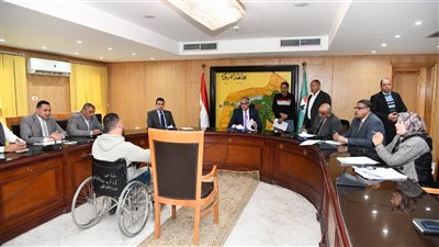 فرص عمل وعلاج على نفقة الدولة في لقاء محافظ الفيوم لخدمة المواطنين