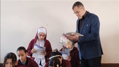 مدير تعليم دمياط يتابع انتظام سير الدراسة بمدارس السرو (صور)