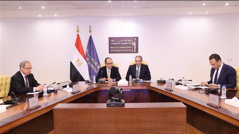 وزيرا الاتصالات وقطاع