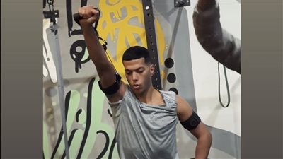 إمام عاشور يتدرب منفردا خلال راحة الأهلي (صور)