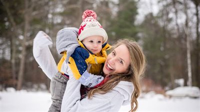 نصائح مهمة اتبعيها عند ارتداء الطفل ملابس الشتاء 