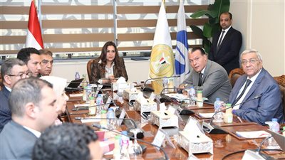 وزيرة التنمية المحلية ومحافظ الدقهلية يشهدان توقيع عقد إغلاق وتأهيل مقلب قلابشو للمخلفات