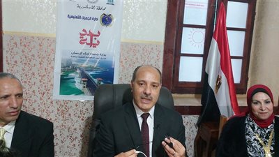  مدير تعليم الإسكندرية يتفقد إدارة الجمرك التعليمية بعد حريق الأكشاك (فيديو)