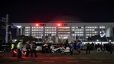 أيامه أصبحت معدودة، المعارضة الكورية تبدأ إجراءات عزل الرئيس وإضراب النقابات العمالية حتى التنحي