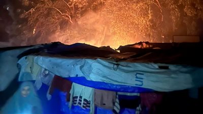 استشهاد طبيب واحتراق 15 خيمة بقصف إسرائيلي على مدرسة للنازحين بمخيم البريج