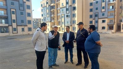 وزير الإسكان يتابع موقف تنفيذ وحدات 