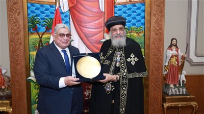 رئيس مجلس الدولة يزور البابا تواضروس الثاني 