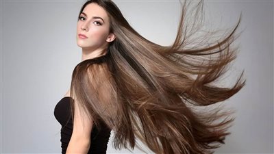 7 وصفات من الطبيعة لتنعيم الشعر وتغذيته 