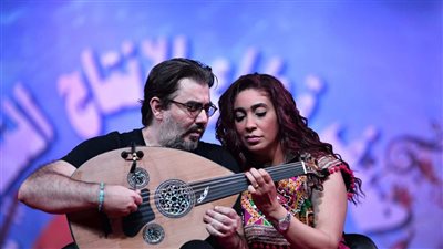 ثنائي العود على المسرح الصغير بالأوبرا غدا